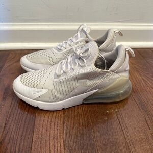 Nike Air Max 270 sneakers sizeYouth 7Y / 8 Women